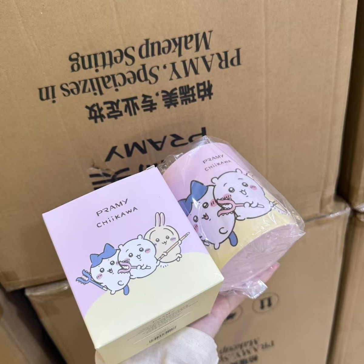 Chiikawa Co branded Makeup Bru - đánh giá và giá Stationery Office